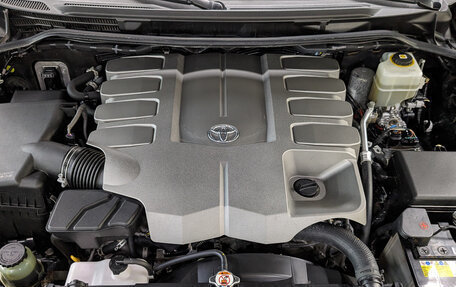 Toyota Land Cruiser 200, 2020 год, 9 490 000 рублей, 9 фотография