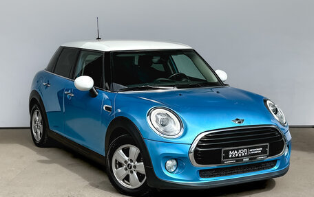 MINI Hatch, 2018 год, 1 990 000 рублей, 3 фотография