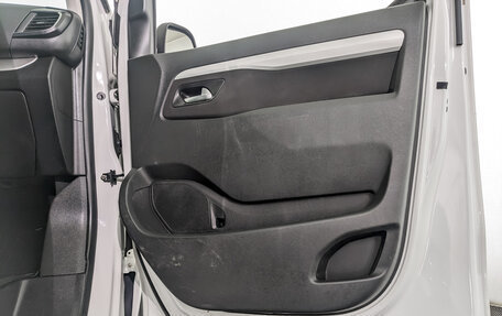 Peugeot Traveller I, 2021 год, 2 795 000 рублей, 27 фотография