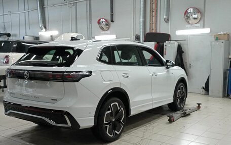 Volkswagen Tiguan, 2024 год, 4 790 000 рублей, 3 фотография
