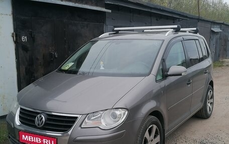 Volkswagen Touran III, 2007 год, 750 000 рублей, 1 фотография
