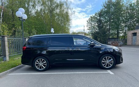 KIA Carnival III, 2018 год, 3 100 000 рублей, 2 фотография