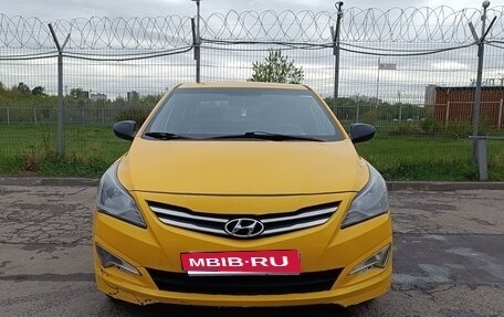 Hyundai Solaris II рестайлинг, 2015 год, 580 000 рублей, 1 фотография