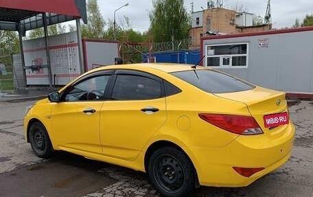 Hyundai Solaris II рестайлинг, 2015 год, 580 000 рублей, 5 фотография
