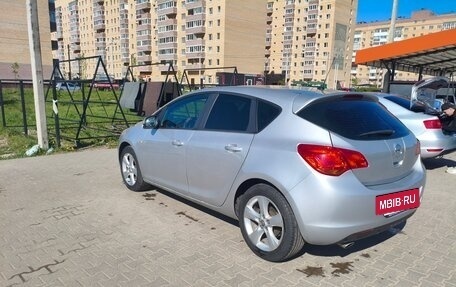 Opel Astra J, 2011 год, 770 000 рублей, 2 фотография