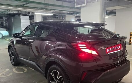 Toyota C-HR I рестайлинг, 2022 год, 3 300 000 рублей, 4 фотография