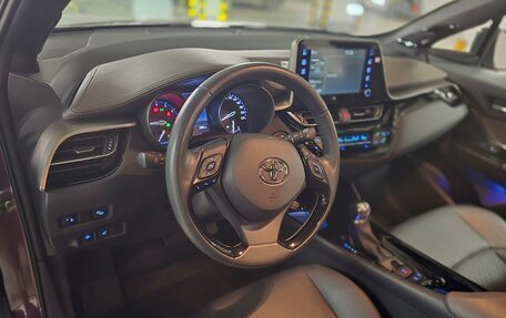 Toyota C-HR I рестайлинг, 2022 год, 3 300 000 рублей, 11 фотография