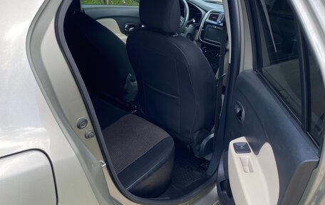 Renault Logan II, 2015 год, 800 000 рублей, 11 фотография