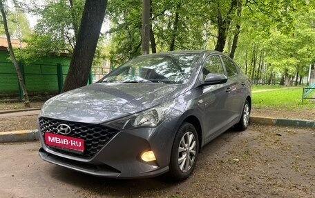 Hyundai Solaris II рестайлинг, 2021 год, 2 000 000 рублей, 1 фотография