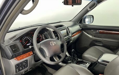 Toyota Land Cruiser Prado 120 рестайлинг, 2005 год, 1 750 000 рублей, 17 фотография