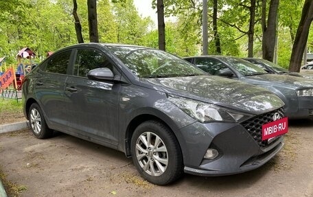 Hyundai Solaris II рестайлинг, 2021 год, 2 000 000 рублей, 4 фотография