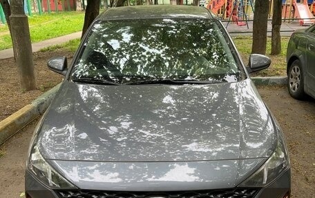 Hyundai Solaris II рестайлинг, 2021 год, 2 000 000 рублей, 3 фотография