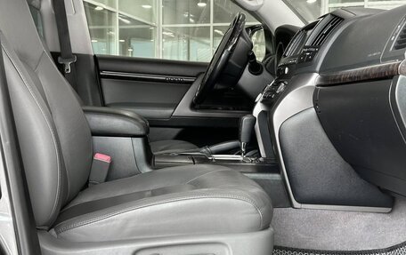 Toyota Land Cruiser 200, 2010 год, 3 199 000 рублей, 15 фотография