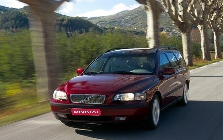 Volvo V70 III рестайлинг, 2001 год, 590 000 рублей, 1 фотография