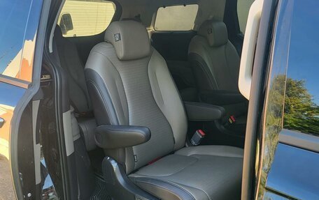 KIA Carnival, 2024 год, 6 900 000 рублей, 7 фотография