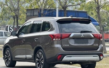 Mitsubishi Outlander III рестайлинг 3, 2021 год, 1 870 600 рублей, 5 фотография