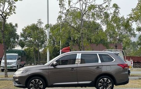 Mitsubishi Outlander III рестайлинг 3, 2021 год, 1 870 600 рублей, 4 фотография