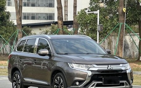 Mitsubishi Outlander III рестайлинг 3, 2021 год, 1 870 600 рублей, 7 фотография