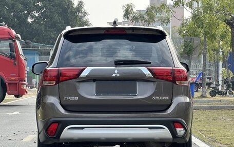 Mitsubishi Outlander III рестайлинг 3, 2021 год, 1 870 600 рублей, 6 фотография