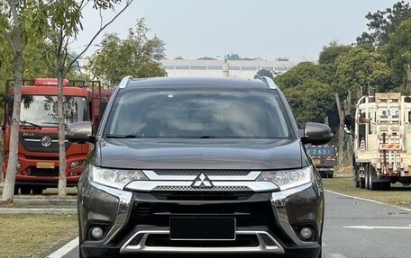 Mitsubishi Outlander III рестайлинг 3, 2021 год, 1 870 600 рублей, 3 фотография