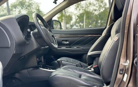Mitsubishi Outlander III рестайлинг 3, 2021 год, 1 870 600 рублей, 8 фотография