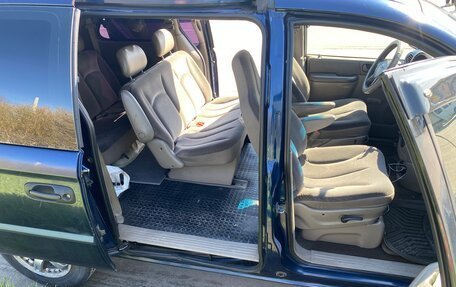 Chrysler Voyager IV, 2001 год, 330 000 рублей, 3 фотография