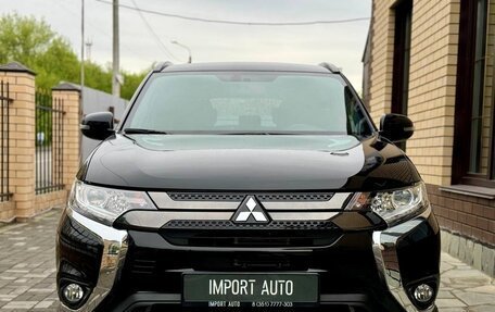 Mitsubishi Outlander III рестайлинг 3, 2020 год, 2 499 900 рублей, 2 фотография