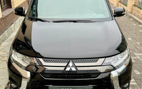 Mitsubishi Outlander III рестайлинг 3, 2020 год, 2 499 900 рублей, 6 фотография