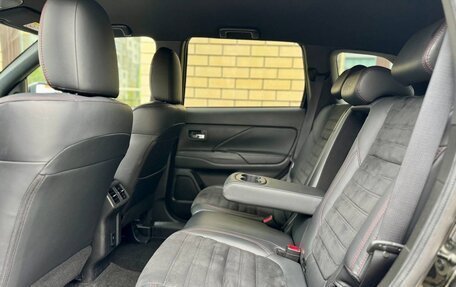 Mitsubishi Outlander III рестайлинг 3, 2020 год, 2 499 900 рублей, 39 фотография