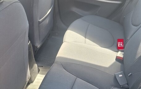 Hyundai Solaris II рестайлинг, 2011 год, 800 000 рублей, 10 фотография