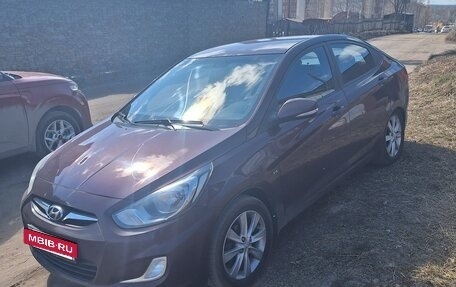 Hyundai Solaris II рестайлинг, 2011 год, 800 000 рублей, 11 фотография