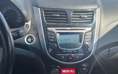 Hyundai Solaris II рестайлинг, 2011 год, 800 000 рублей, 13 фотография