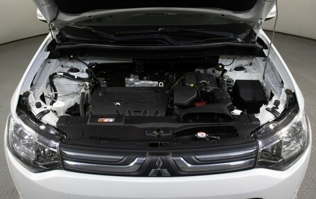 Mitsubishi Outlander III рестайлинг 3, 2014 год, 1 797 000 рублей, 9 фотография