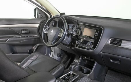 Mitsubishi Outlander III рестайлинг 3, 2014 год, 1 797 000 рублей, 11 фотография