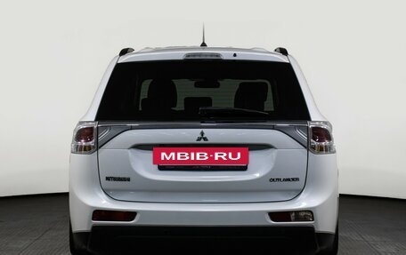 Mitsubishi Outlander III рестайлинг 3, 2014 год, 1 797 000 рублей, 6 фотография