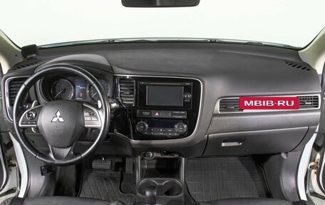 Mitsubishi Outlander III рестайлинг 3, 2014 год, 1 797 000 рублей, 14 фотография