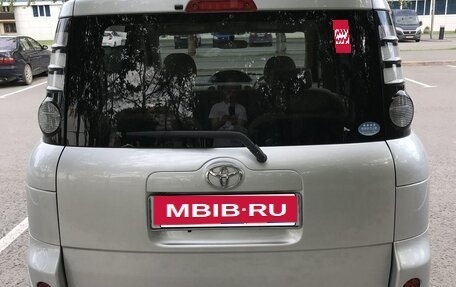 Toyota Sienta I, 2010 год, 860 000 рублей, 13 фотография