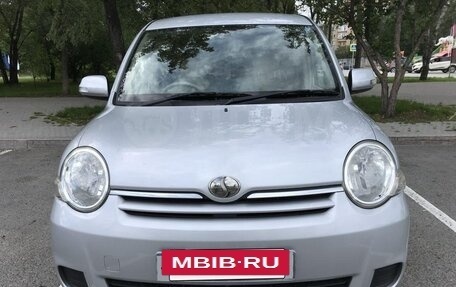 Toyota Sienta I, 2010 год, 860 000 рублей, 17 фотография