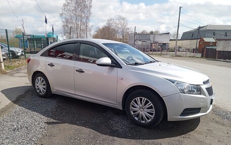 Chevrolet Cruze II, 2010 год, 555 000 рублей, 3 фотография