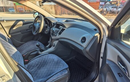 Chevrolet Cruze II, 2010 год, 555 000 рублей, 12 фотография