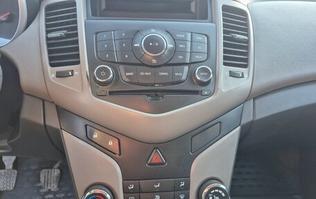 Chevrolet Cruze II, 2010 год, 555 000 рублей, 11 фотография