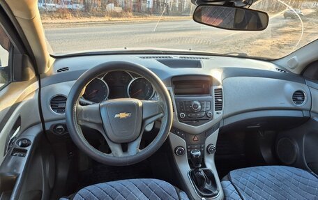 Chevrolet Cruze II, 2010 год, 555 000 рублей, 9 фотография