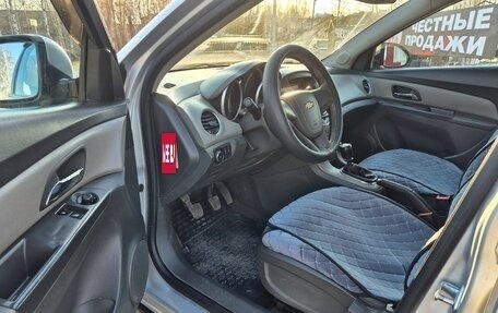 Chevrolet Cruze II, 2010 год, 555 000 рублей, 10 фотография