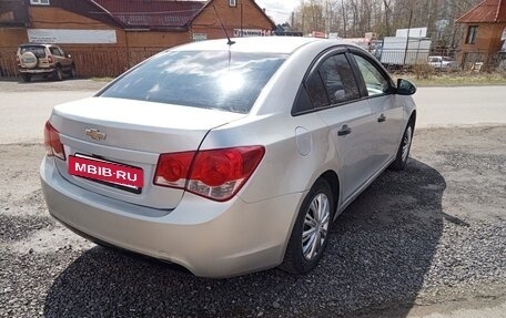 Chevrolet Cruze II, 2010 год, 555 000 рублей, 8 фотография