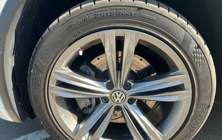 Volkswagen Tiguan II, 2019 год, 3 850 000 рублей, 21 фотография
