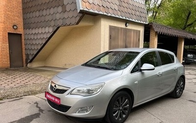 Opel Astra J, 2010 год, 675 000 рублей, 1 фотография