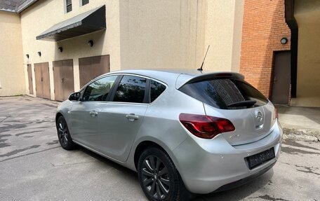Opel Astra J, 2010 год, 675 000 рублей, 3 фотография