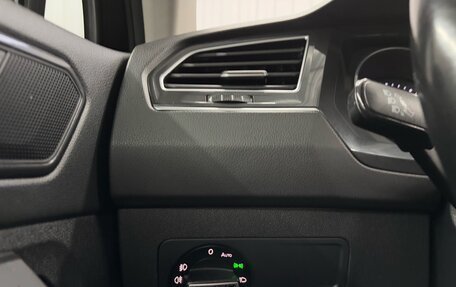 Volkswagen Tiguan II, 2018 год, 2 097 000 рублей, 17 фотография