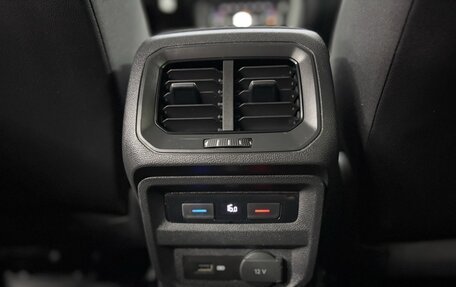 Volkswagen Tiguan II, 2018 год, 2 097 000 рублей, 18 фотография