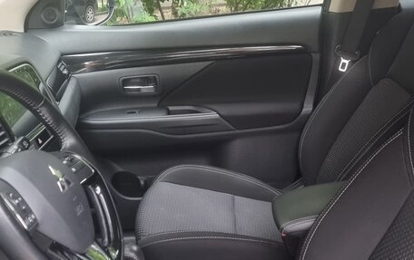Mitsubishi Outlander III рестайлинг 3, 2019 год, 2 500 000 рублей, 7 фотография